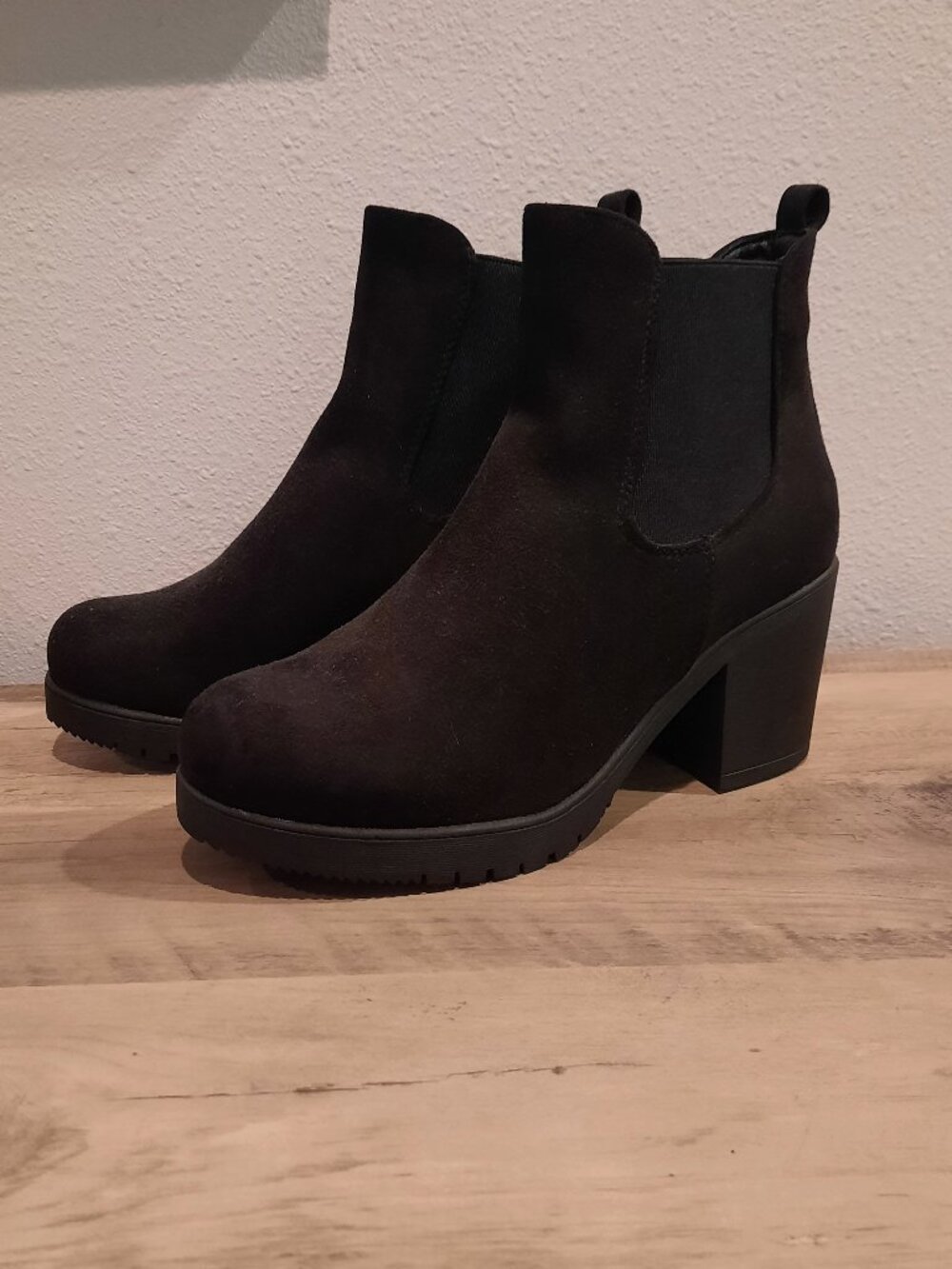Dream Pairs Black Booties size 7.5 NWOB
